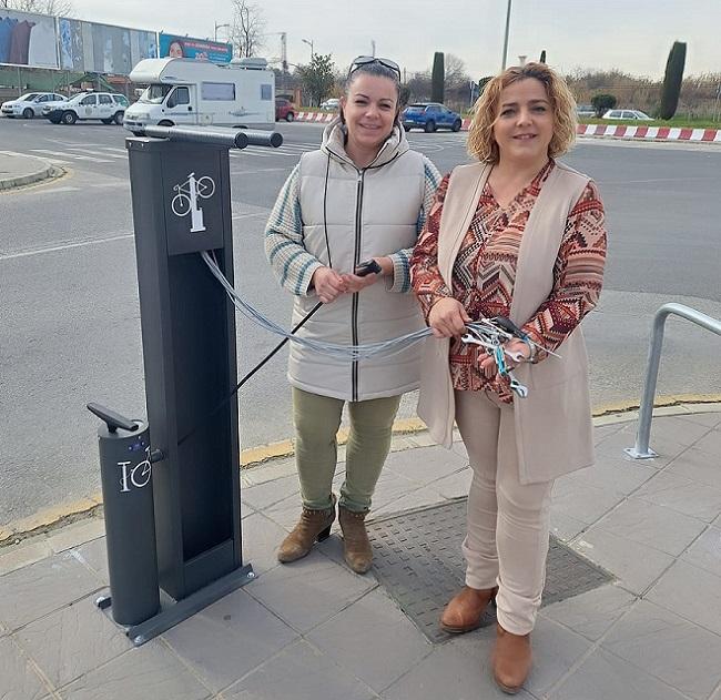 La alcaldesa y la concejala de Salud.