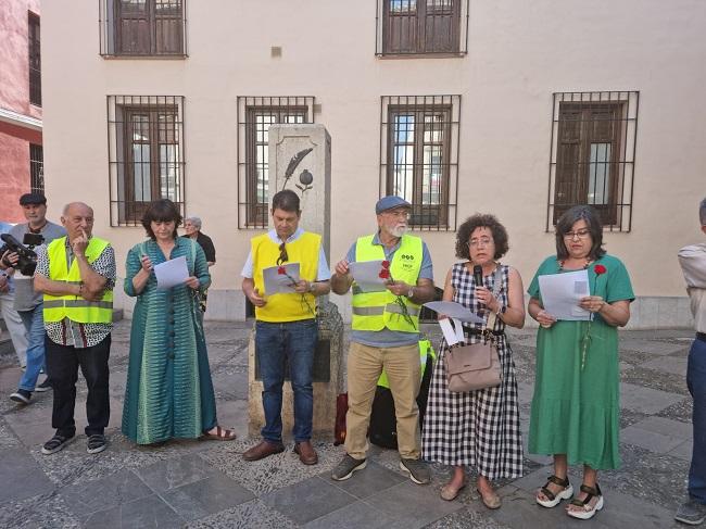 Acto junto al monolito que recuerda a Constantino Ruiz Carnero, que fue asesinado por los golpistas.