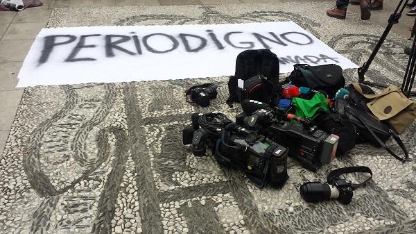 Imagen de archivo de una protesta por despidos de periodistas en Granada. 