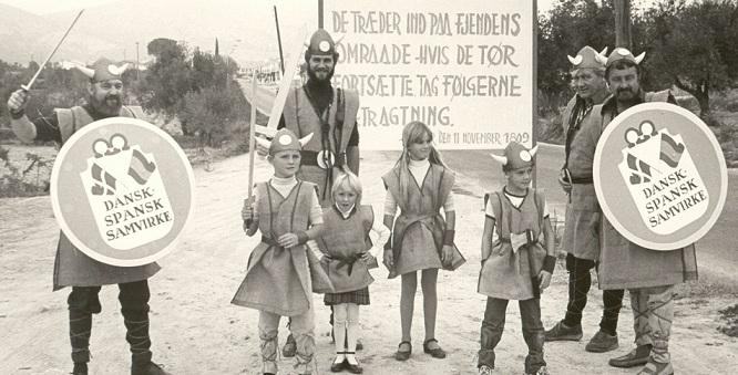 Daneses ataviados de vikingos, en una escena del documental. 