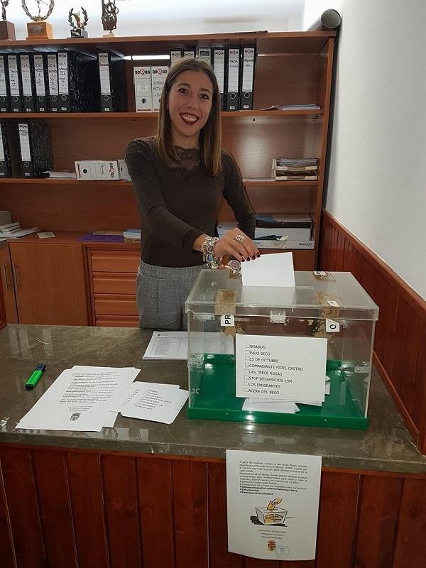 Ejerciendo el derecho al voto en la runa preparada.