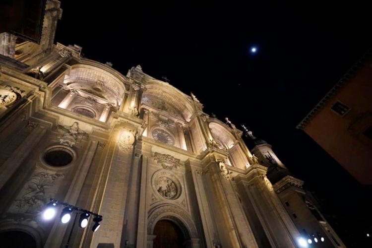 La fachada de la Catedral luce su nueva iluminación desde el jueves por la noche.