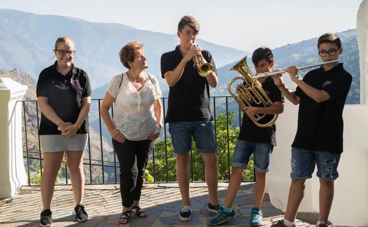 Música y fiestas en un entorno emblemático de la Alpujarra Música y fiestas en un entorno emblemático de la Alpujarra.