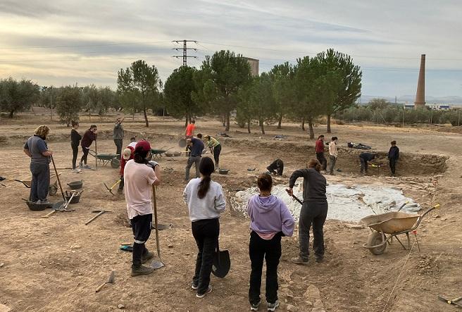 Trabajos de excavación en el yacimiento de Medina Elvira. 