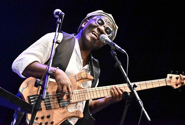 Richard Bona durante su concierto.