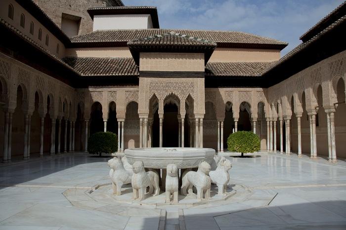 Patio de los Leones, vacío durante el estado de alarma. 