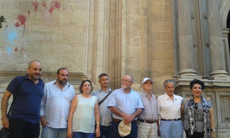 Participantes del acto reivindicativo de 'Granada abierta'.