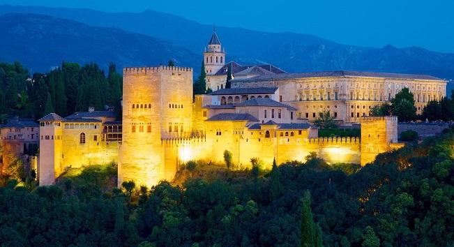 La Alhambra, iluminada. 