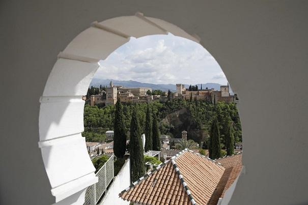 La Alhambra desde la Mezquita Mayor.