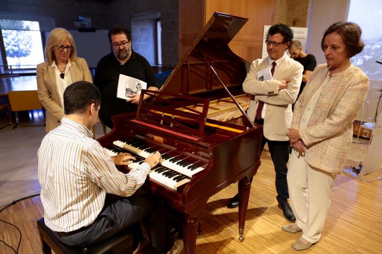 Diego Ares ha adelantado en la presentación una de las piezas que interpretará en el concierto.