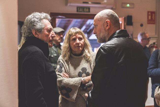 Amaranta Cano, hija de Carlos Cano, junto a Miguel Ríos y Nico Hernández, componente de El Hombre Garabato.