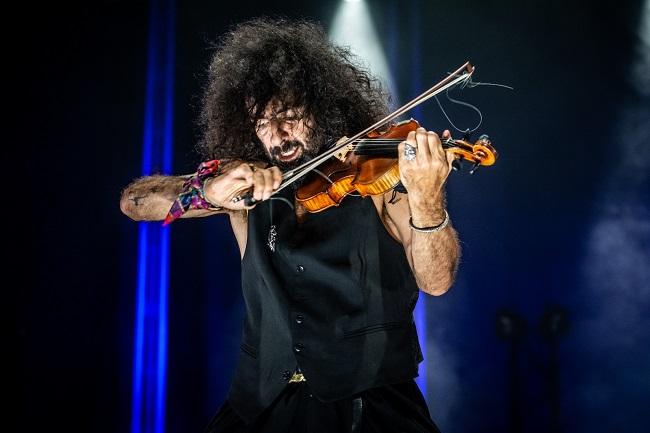 Ara Malikian sobre el escenario motrileño.