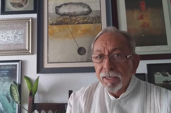 Roberto Arizmendi, en una de sus citas semanales con la poesía a través de facebook.