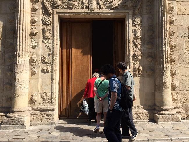 Primeros visitantes al Museo tras su reapertura.