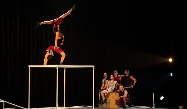 El espectáculo muestra acrobacias de gran precisión El espectáculo muestra acrobacias de gran precisión.