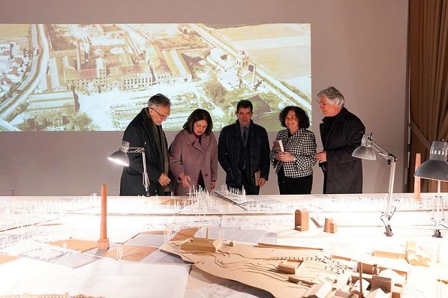 Inauguración de la exposición sobre la Azucarera en el Hospital Real. 