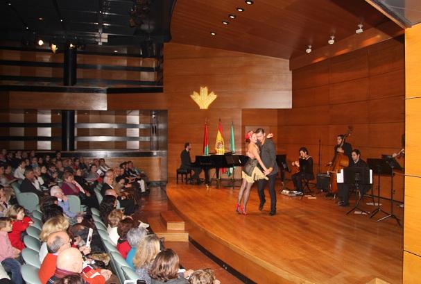 El espectáculo es preludio del Festival de Tango de Granada El espectáculo es preludio del Festival de Tango de Granada.