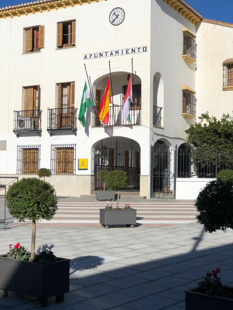 Banderas a media asta en el Consistorio. Banderas a media asta en el Consistorio.