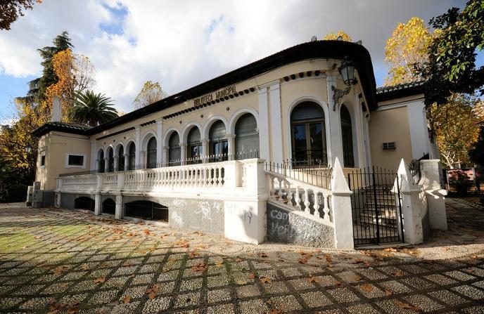 Biblioteca municipal del Paseo del Salón. 