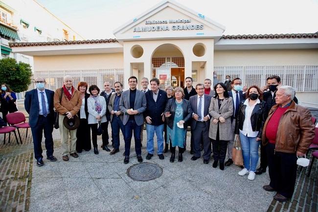 La Biblioteca de la Plaza de las Palomas lleva desde este lunes el nombre de Almudena Grandes.