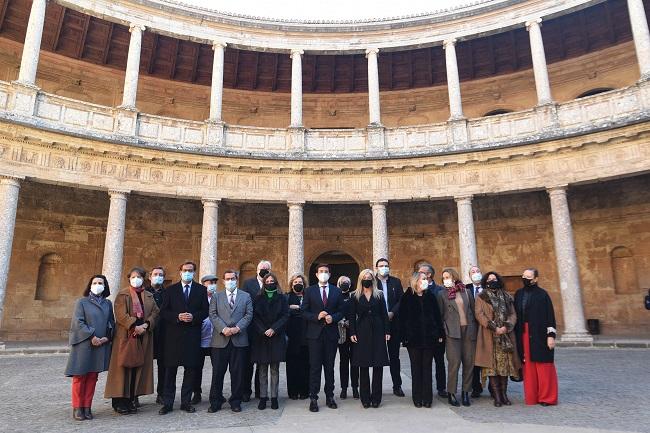 Representantes de las instituciones que han firmado el protocolo, en el Palacio de Carlos V.