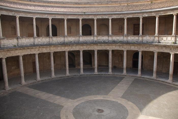 Palacio de Carlos V, vacío durante el confinamiento.