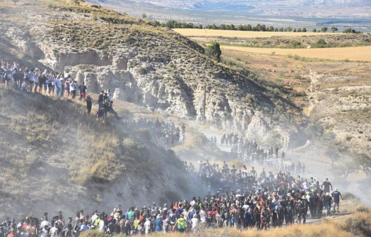 Participantes en la Carrera del Cascamorras este martes. 