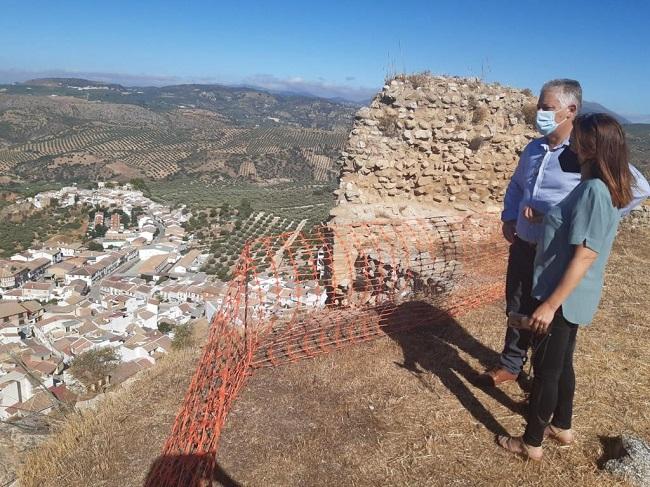 La alcaldesa de Zagra y el diputado provincial de Obras. 