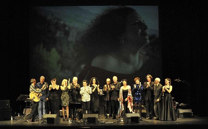 Músicos participantes en el homenaje, con la imagen de Celia Mur al fondo Músicos participantes en el homenaje, con la imagen de Celia Mur al fondo.