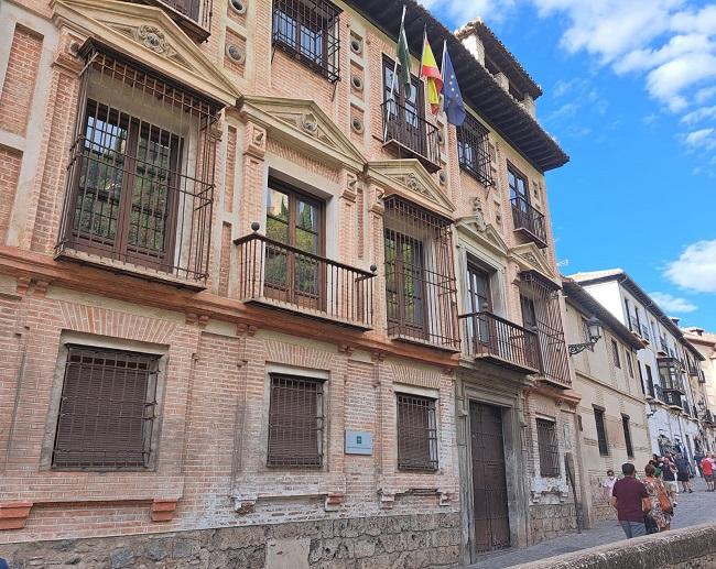 Sede del Centro de Documentación Musical de Andalucía, en la Carrera del Darro.