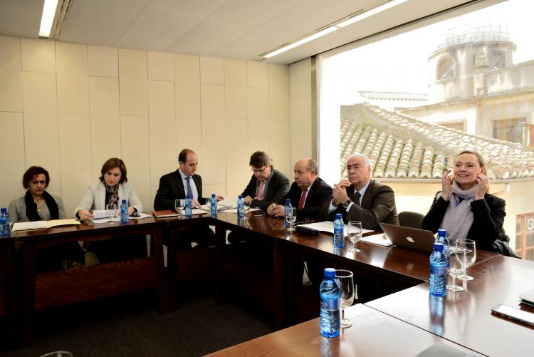 Representantes de las instituciones que integran el consorcio, en una reunión.