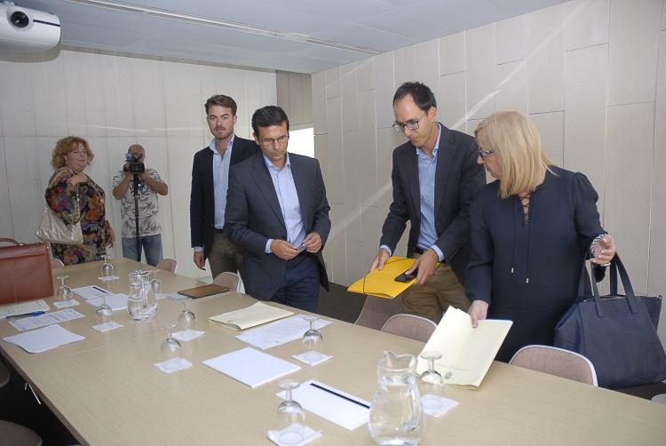 El alcalde en la última reunión del Centro Lorca.