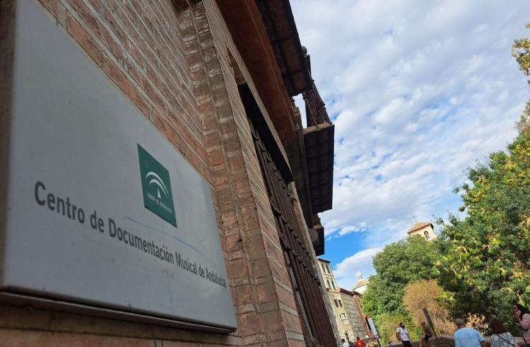Sede del Centro de Documentación Musical de Andalucía, en la Carrera del Darro.