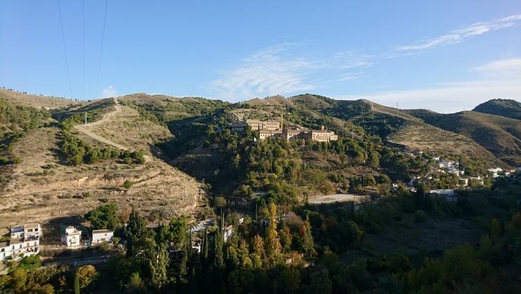 Vista del Valle del Darro desde el entorno de la Acequia Real de la Alhambra. 