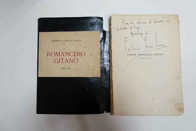 Portada y dedicatoria de Federico García Lorca.