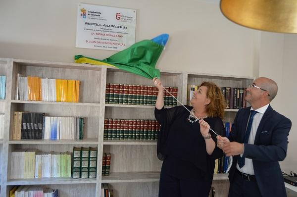 La diputada de Cultura y el alcalde de Torvizcón. La diputada de Cultura y el alcalde de Torvizcón.