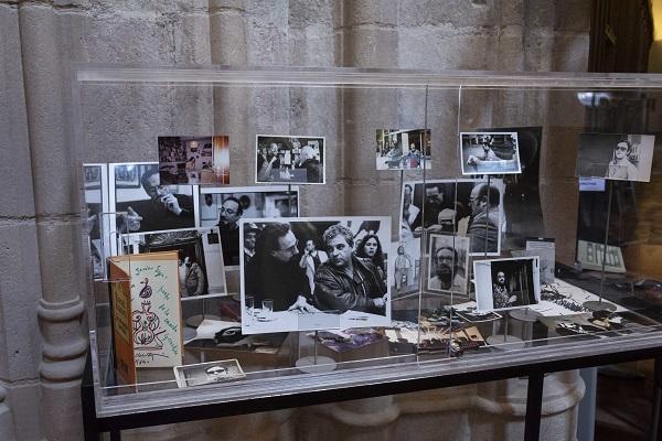 La exposición sobre Javier Egea se ha inaugurado en la Biblioteca del Hospital Real.