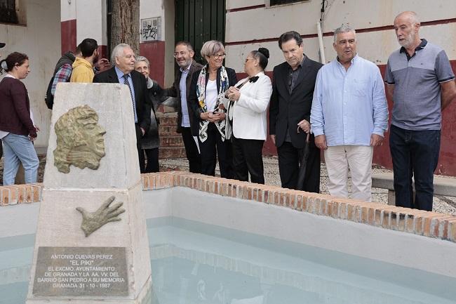 Fuente y monumento dedicado a El Piki.