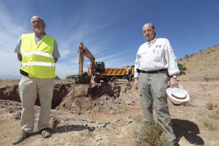 Las excavaciones prosiguen a buen ritmo. Las excavaciones prosiguen a buen ritmo.