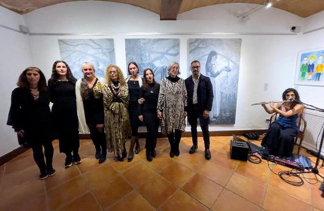 Presentación de la muestra, con las seis autoras que participan.
