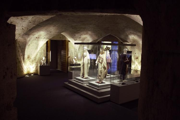 Imagen de una de las salas de la exposición 'La Granada zirí y el universo bereber', instalada en la Alhambra.