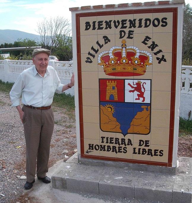 Francisco Gil Craviotto, en una de sus excursiones literarias por pueblos de Almería y Granada.