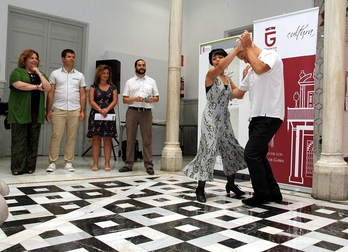 Muestra de baile durante la presentación del festival.