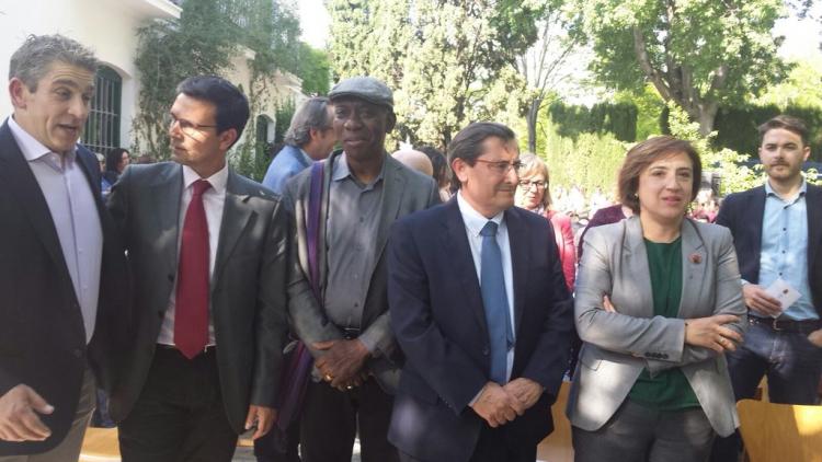 Poetas y autoridades en la inauguración del FIP.