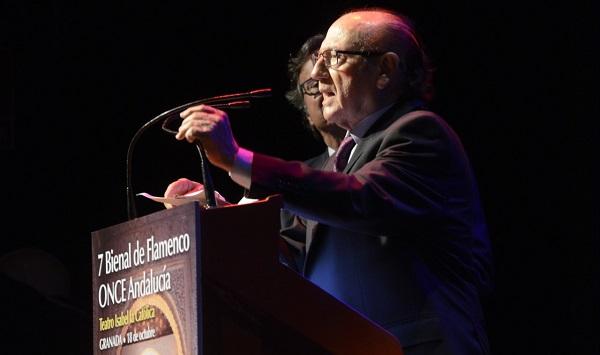 Fosforito, al ser homenajeado en la anterior Bienal. Fosforito, al ser homenajeado en la anterior Bienal.