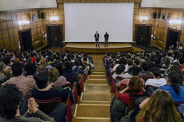 Las películas se proyectan en la antigua Facultad de Medicina, en la Avenida de Madrid. 