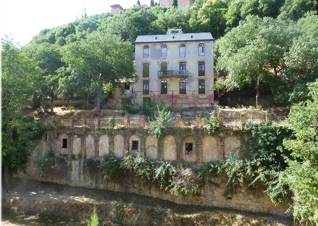 Hotel Reuma, al pie de la Alhambra. 