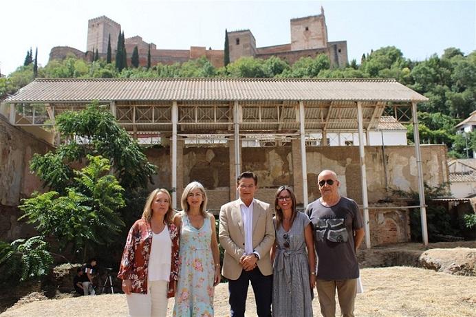 Autoridades en el Maristán, con la Alhambra de fondo. 