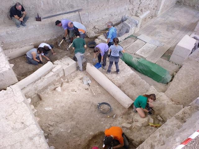 Trabajos de excavación en la villa. 