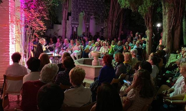 Recital de Carmelo Muros, lleno de público.